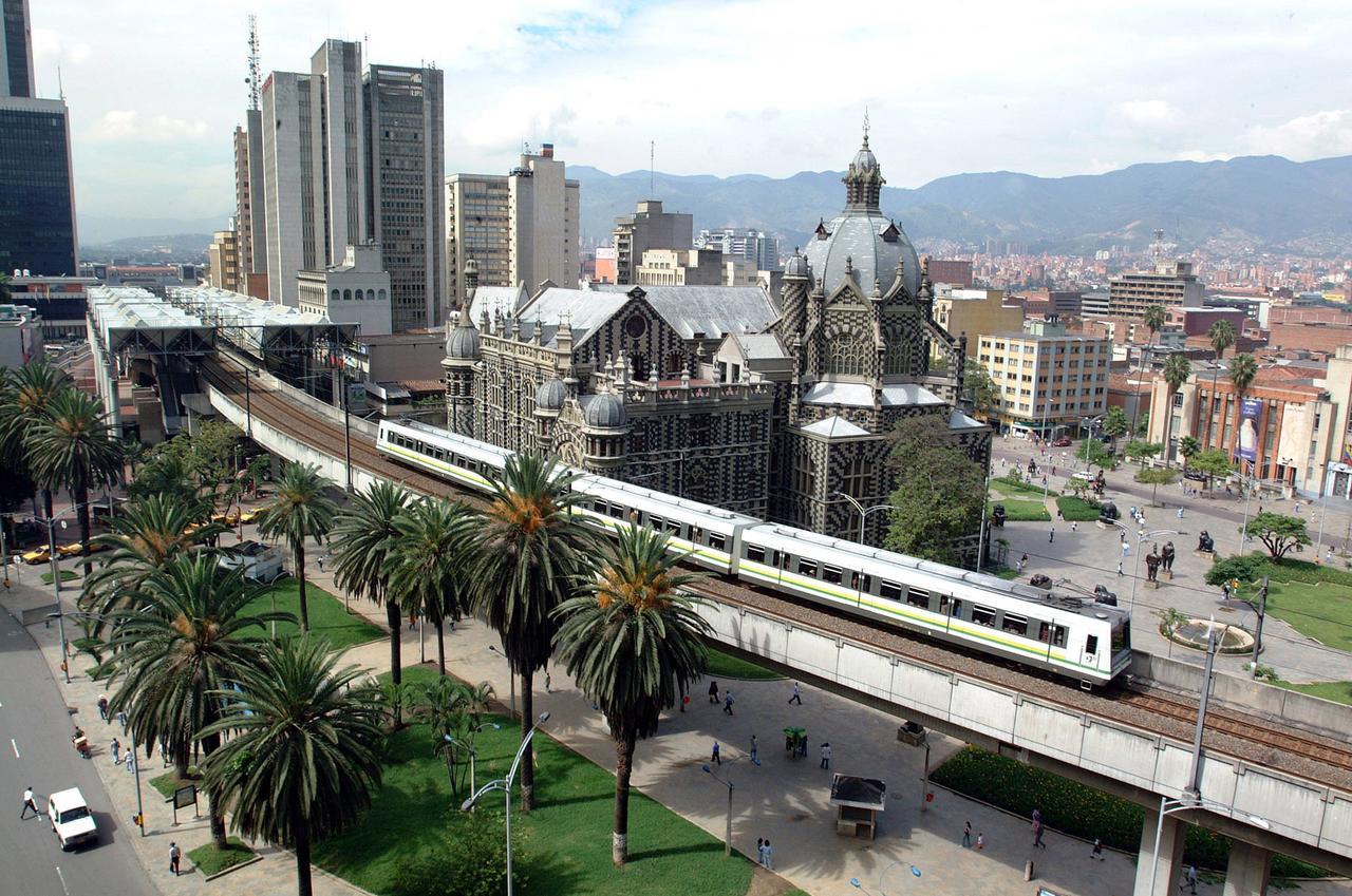 San Peter Suites Medellín Esterno foto